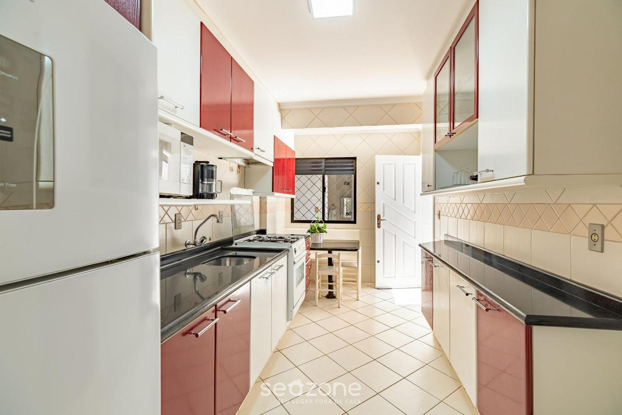 Apartamento 3q C/ Churrasqueira A 80m Da Erv0101 *